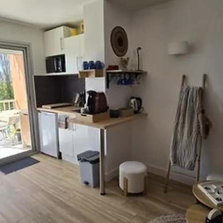 Apartment Bord De Avec Parking Et Piscine - Confort Et Commodite - Fr-1-801-4 *